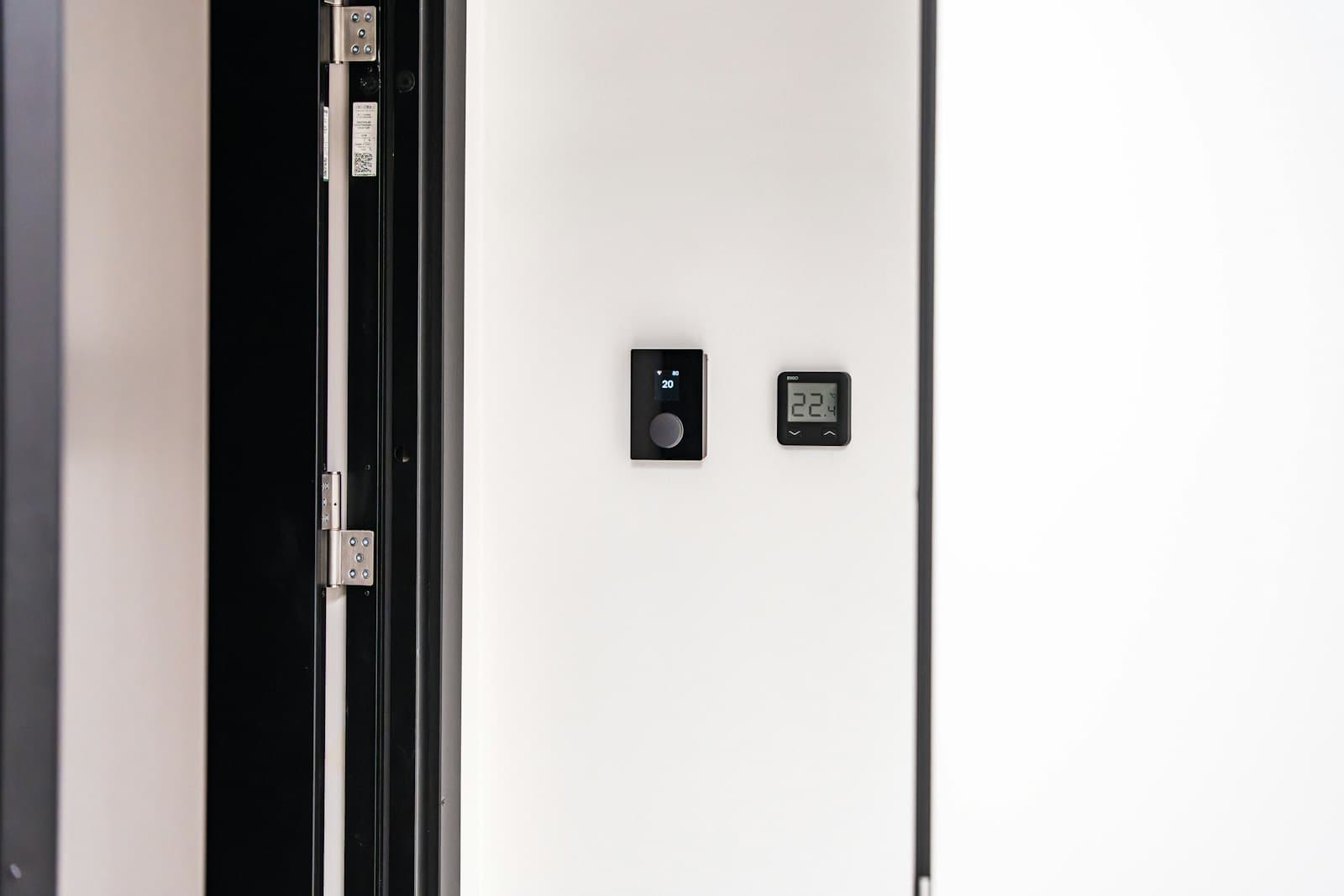 Smart home control panel—real-time energy monitoring